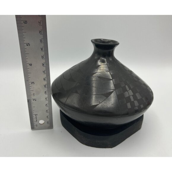 Pueblo Black Pottery Bud Vase Mato Ortiz Round bottom VTG 5.5" high 5" diameter - Picture 6 of 8